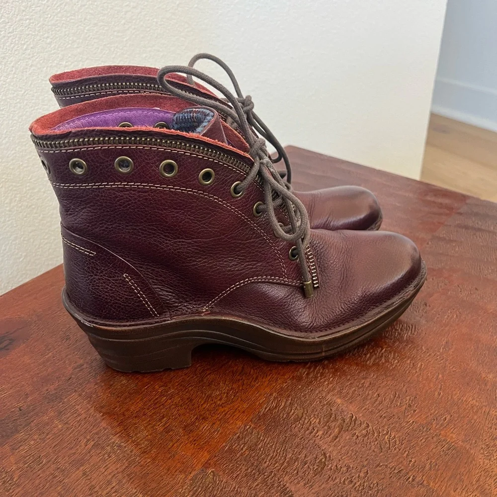 Bionica Burgundy Slip Resistant Lace-Up Rangely Leather Cottagecore Boots Size 7